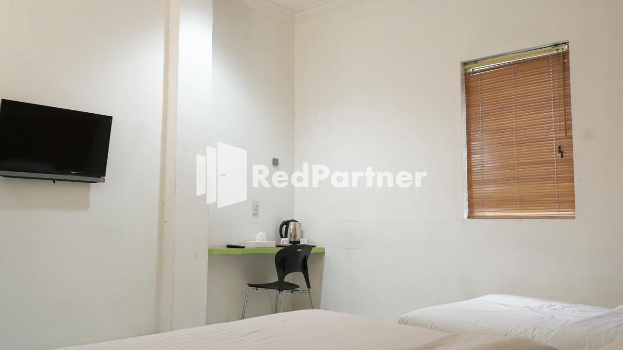 Wisma Sederhana Mitra Reddoorz Medan Exteriör bild
