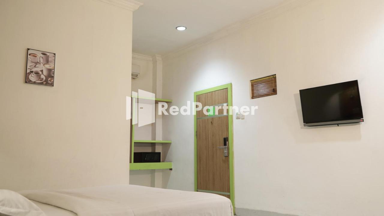 Wisma Sederhana Mitra Reddoorz Medan Exteriör bild