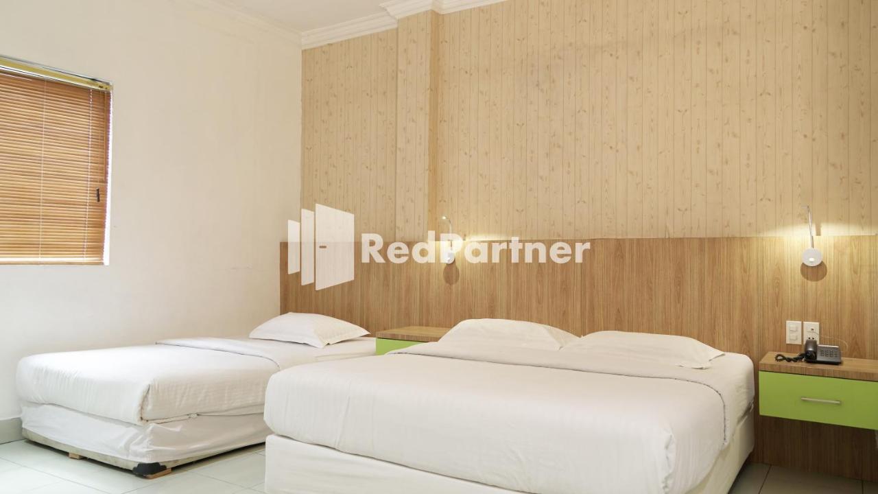 Wisma Sederhana Mitra Reddoorz Medan Exteriör bild