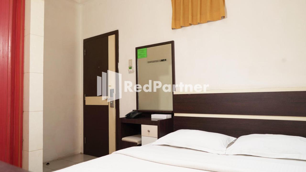 Wisma Sederhana Mitra Reddoorz Medan Exteriör bild