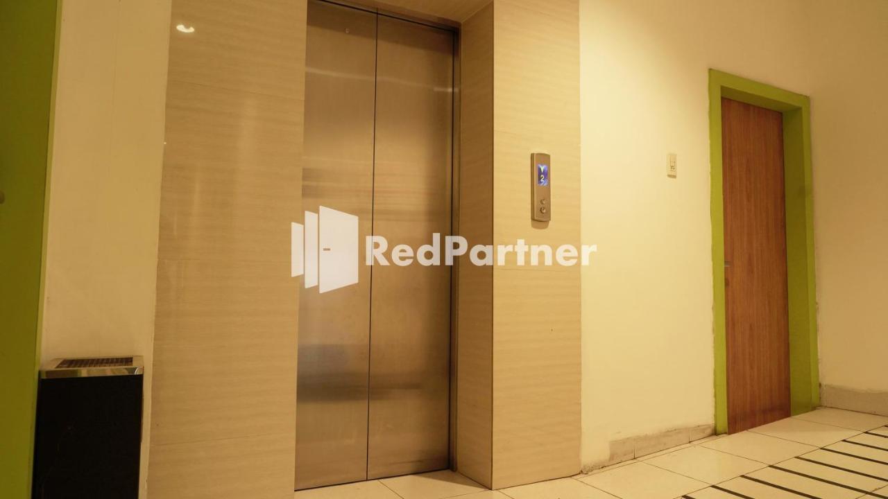 Wisma Sederhana Mitra Reddoorz Medan Exteriör bild