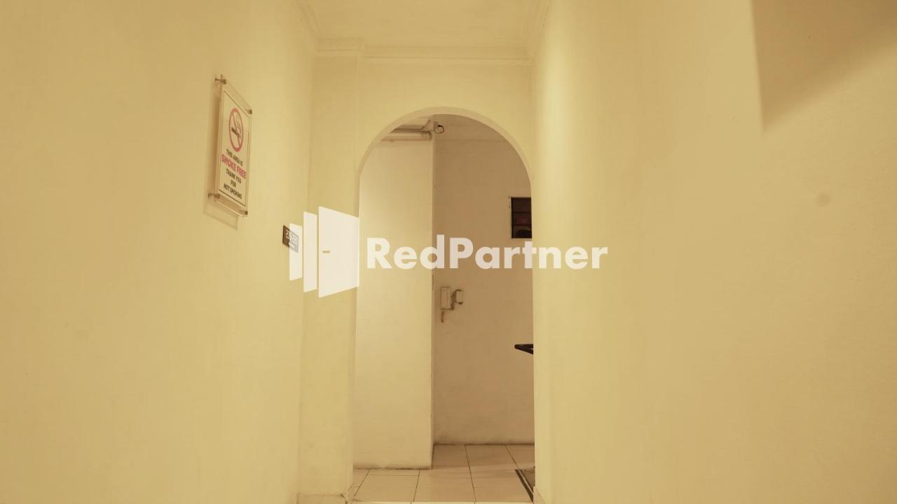 Wisma Sederhana Mitra Reddoorz Medan Exteriör bild