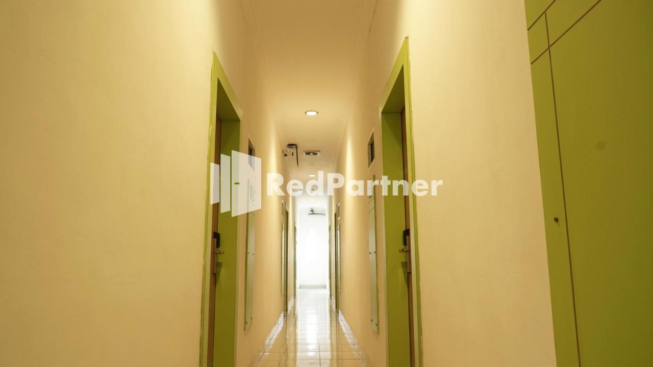 Wisma Sederhana Mitra Reddoorz Medan Exteriör bild