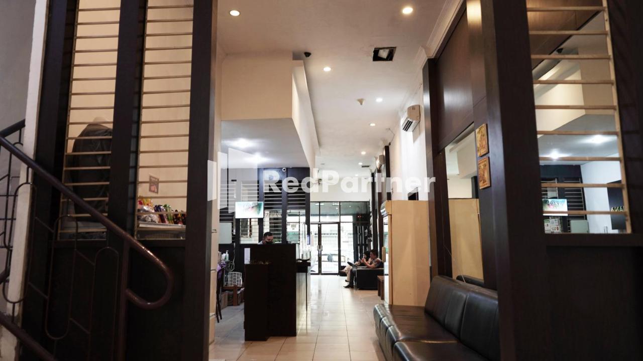 Wisma Sederhana Mitra Reddoorz Medan Exteriör bild