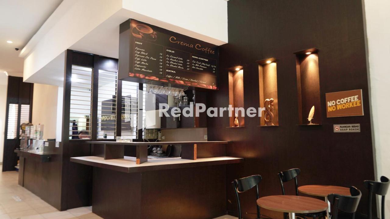Wisma Sederhana Mitra Reddoorz Medan Exteriör bild