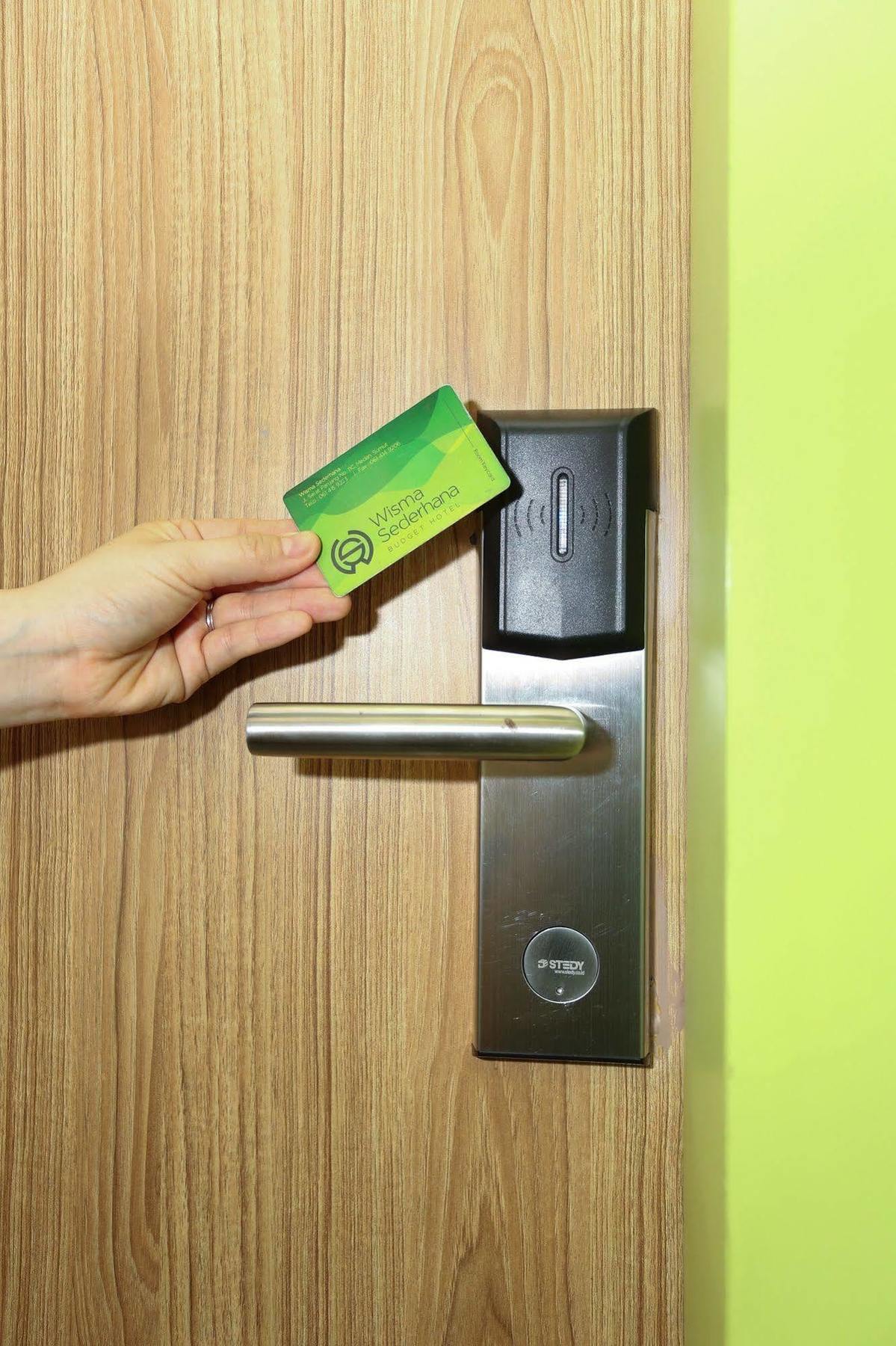 Wisma Sederhana Mitra Reddoorz Medan Exteriör bild