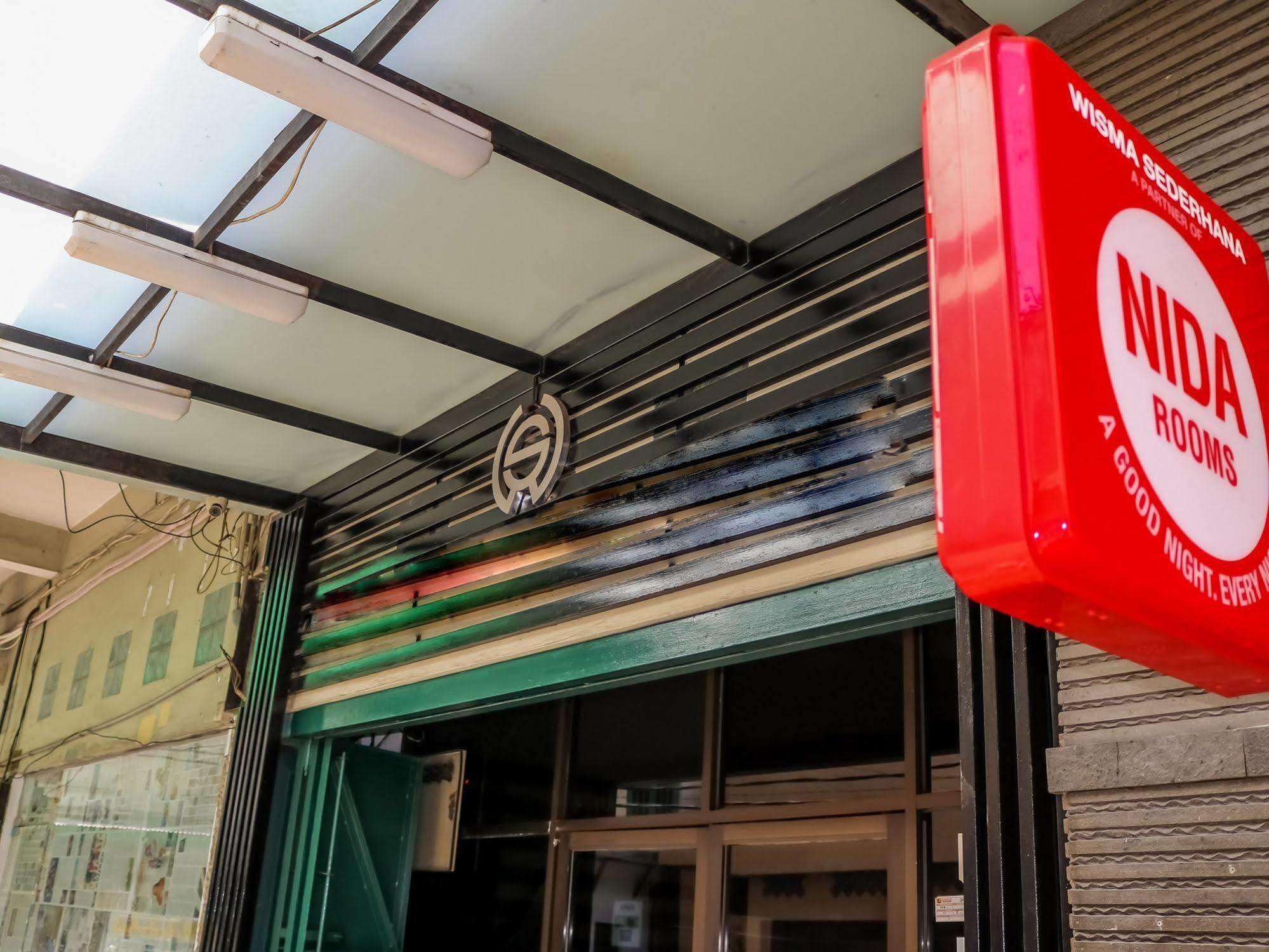 Wisma Sederhana Mitra Reddoorz Medan Exteriör bild