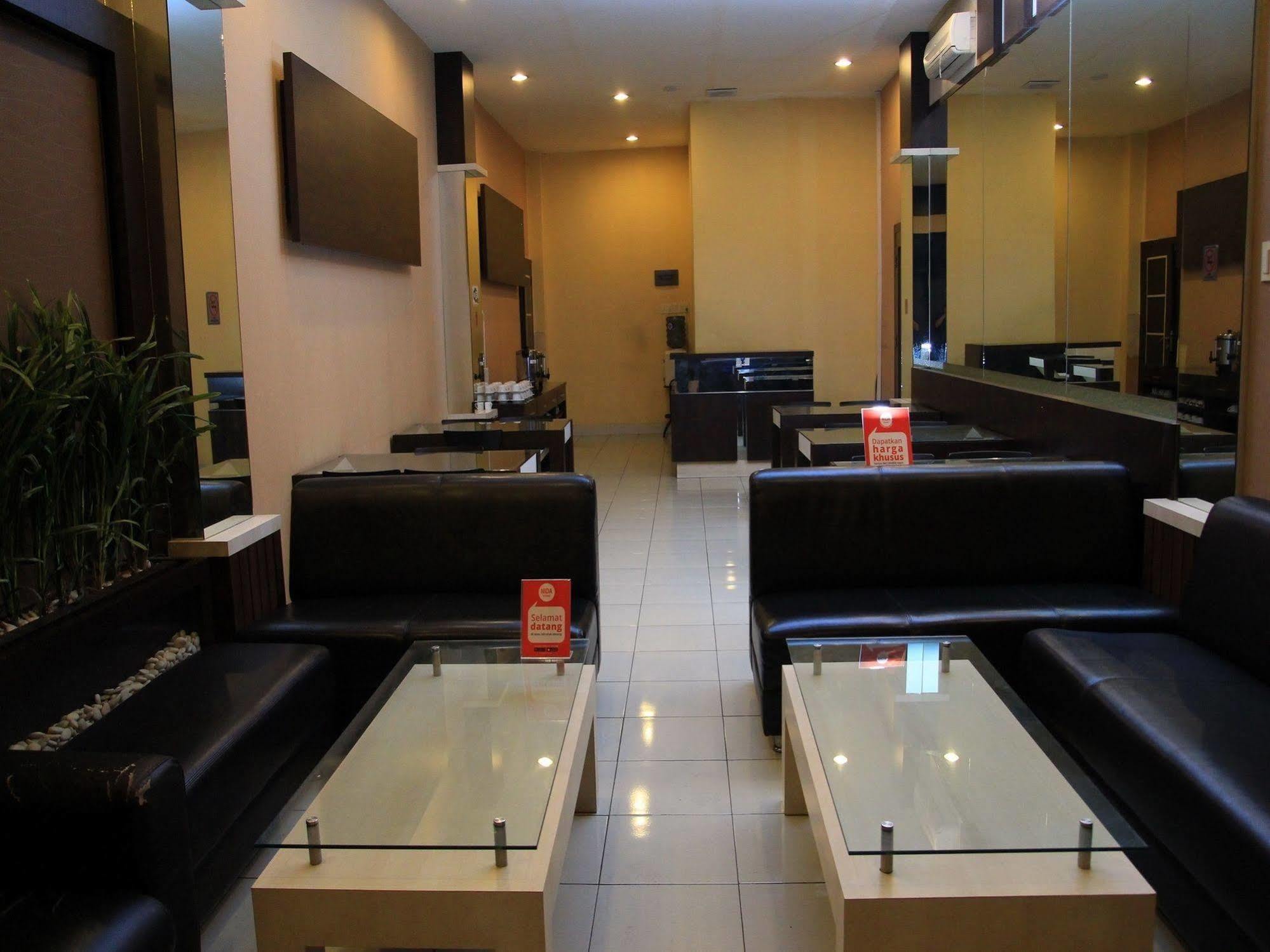 Wisma Sederhana Mitra Reddoorz Medan Exteriör bild