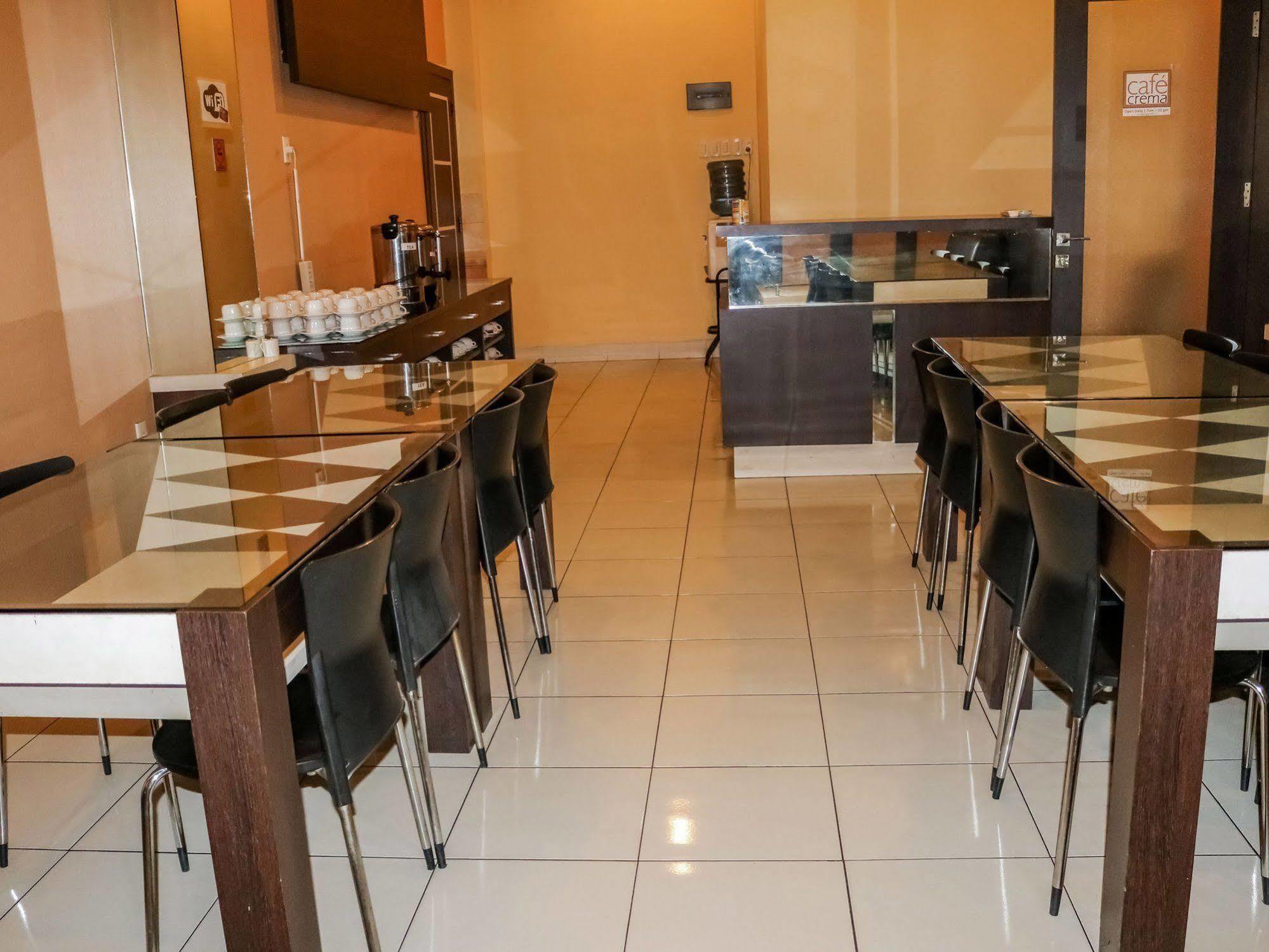 Wisma Sederhana Mitra Reddoorz Medan Exteriör bild