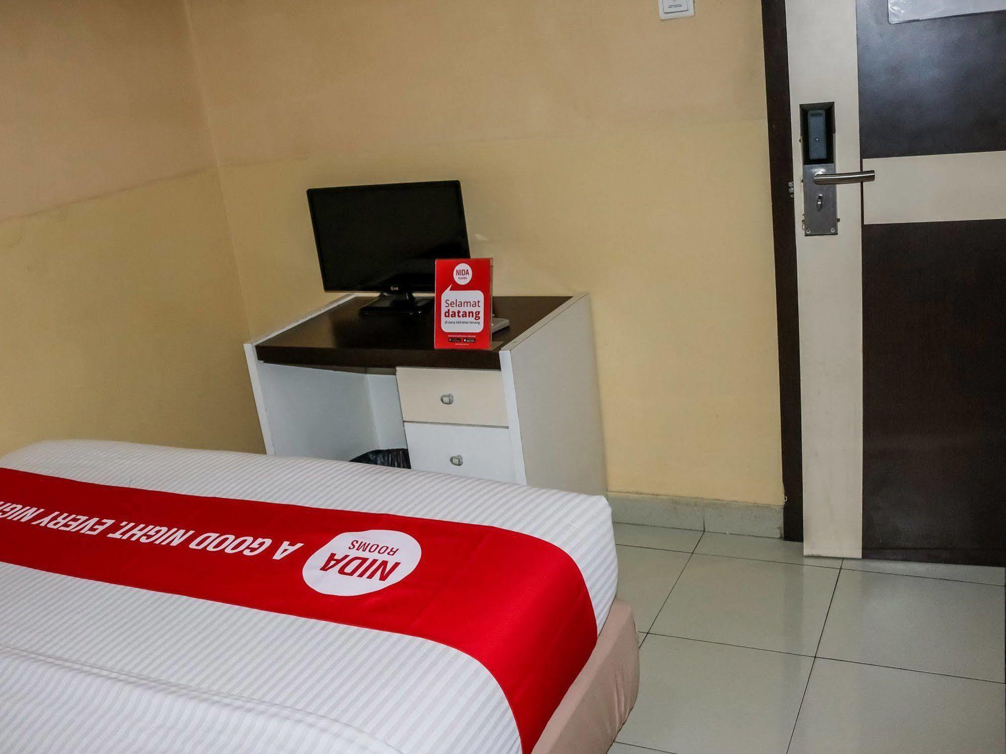 Wisma Sederhana Mitra Reddoorz Medan Exteriör bild