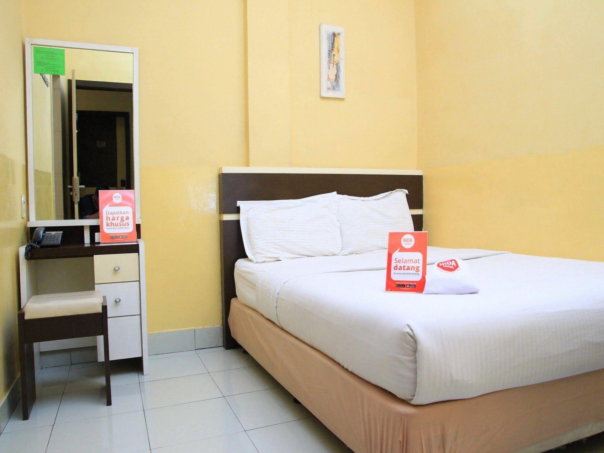 Wisma Sederhana Mitra Reddoorz Medan Exteriör bild
